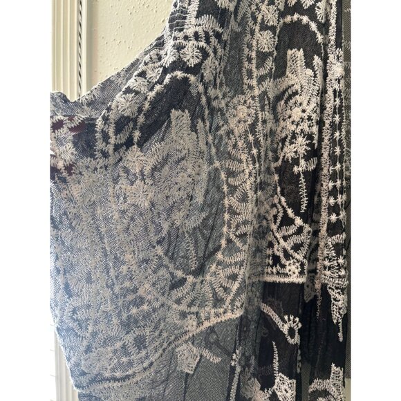 Liv Los Angeles  Embroidery Mesh Lace Festival Kimono Cardigan - Picture 4 of 9